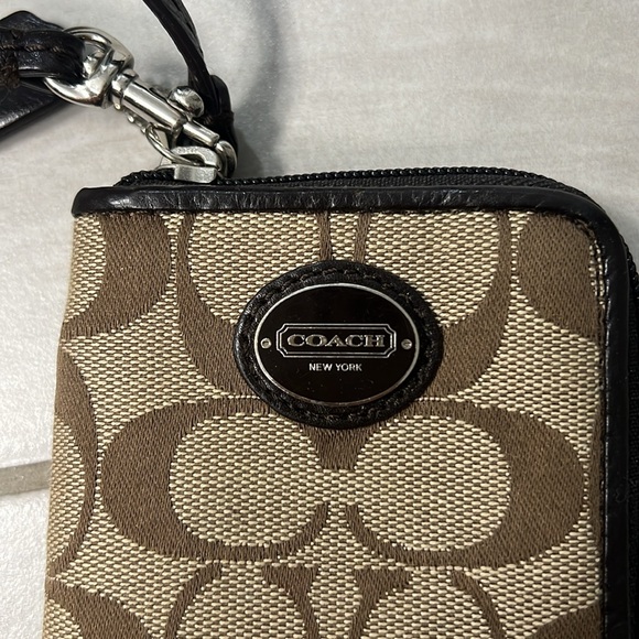 Coach wristlet/phone case - Picture 2 of 7